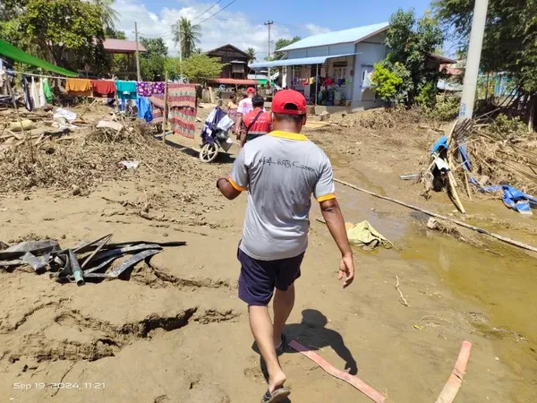 Flood relief donation photo 3