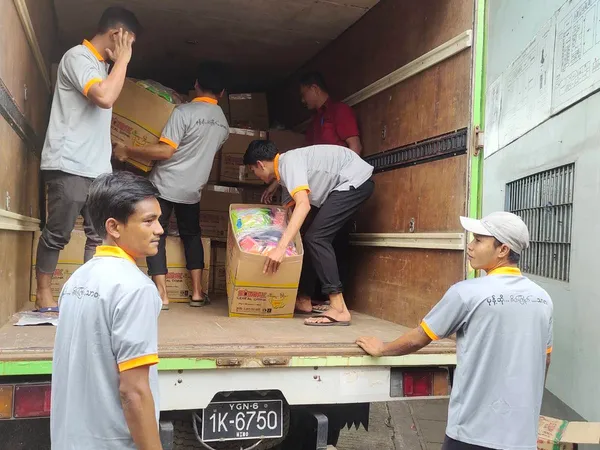 Flood relief donation photo 6