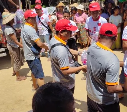 Flood relief donation photo 7